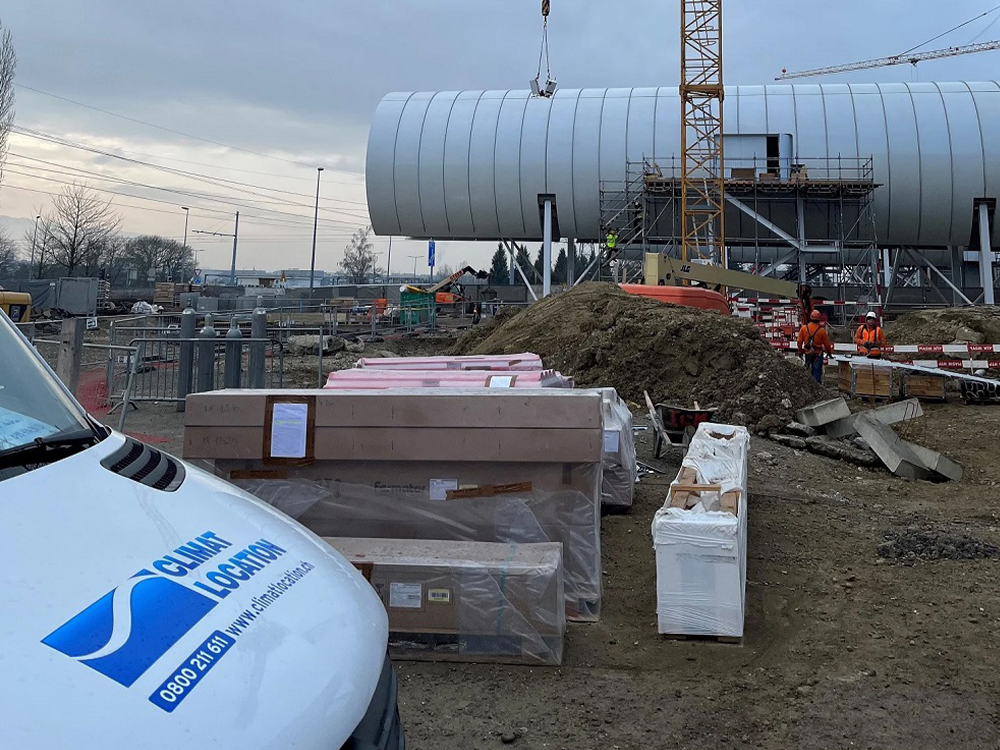 Climat Location met à disposition des chaudières électriques et les envoie en l’air pour les installer